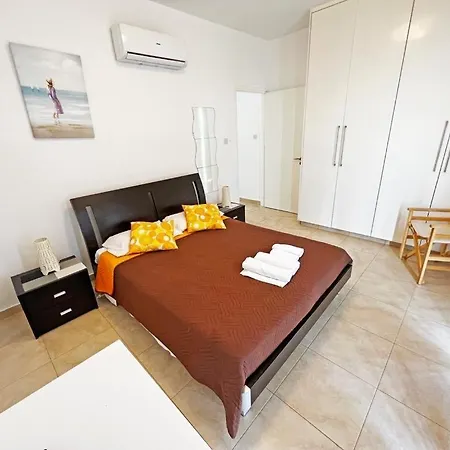 Gorgona Seafront 3 Bedroom With Private Swimming Pool Villa *