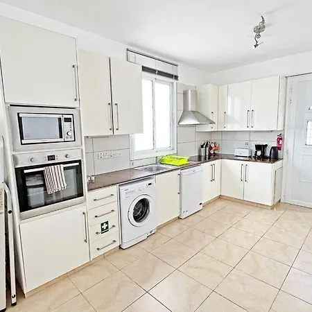 Gorgona Seafront 3 Bedroom With Private Swimming Pool