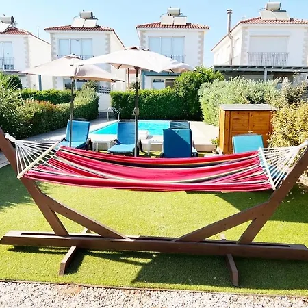 Gorgona Seafront 3 Bedroom With Private Swimming Pool *