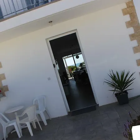 Gorgona Seafront 3 Bedroom With Private Swimming Pool