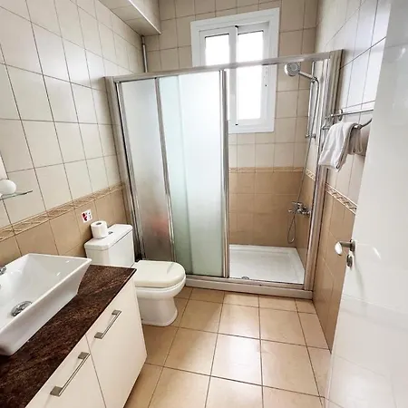 Вилла Gorgona Seafront 3 Bedroom With Private Swimming Pool