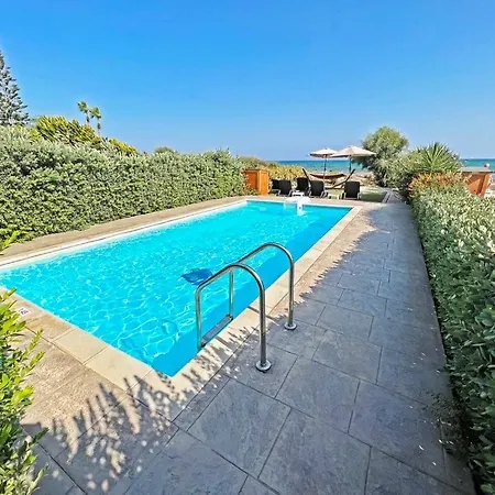 Gorgona Seafront 3 Bedroom With Private Swimming Pool Αγία Νάπα