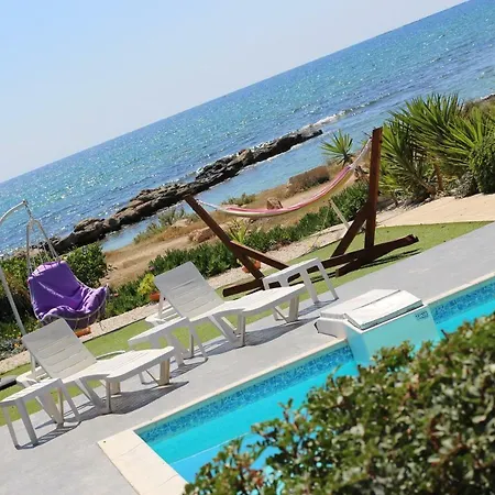 Gorgona Seafront 3 Bedroom With Private Swimming Pool *